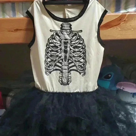 Costume - Picture 1 of 5